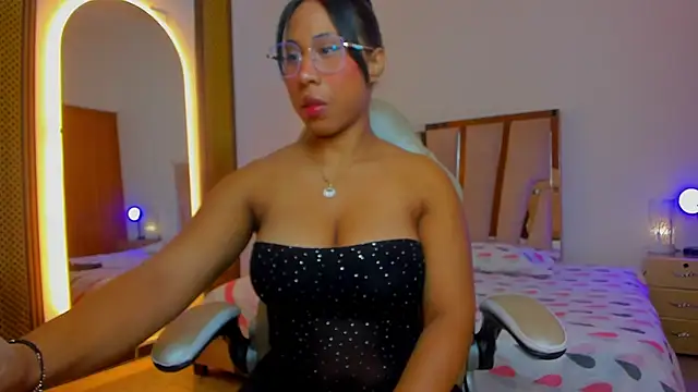 Elowen Clark online show from January 12, 8:14 pm