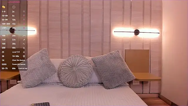 Isabellaroberts1 online show from October 15, 8:33 pm