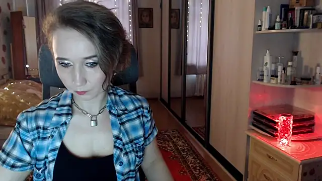 Snapshot of ClassyInna chatting on October 21, 8:29 am ClassyInna online show from October 21, 8:29 am