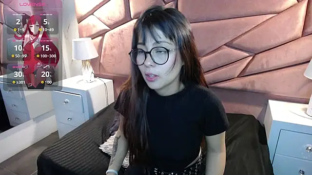 Snapshot of sophiaa_7 chatting on October 19, 1:24 pm sophiaa 7 online show from October 19, 1:24 pm