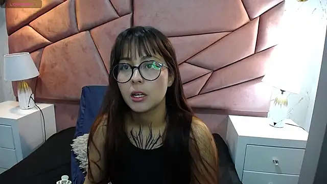 Snapshot of sophiaa_7 chatting on October 3, 11:37 am sophiaa 7 online show from October 3, 11:37 am