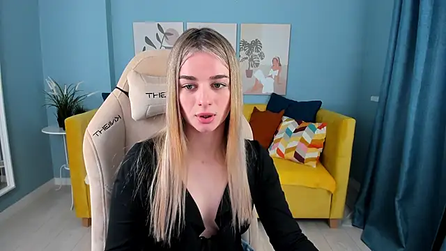 Snapshot of SweetyLicky chatting on October 18, 5:15 pm SweetyLicky online show from October 18, 5:15 pm