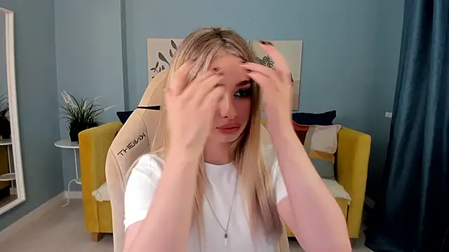 Snapshot of SweetyLicky chatting on September 28, 4:12 pm SweetyLicky online show from September 28, 4:12 pm