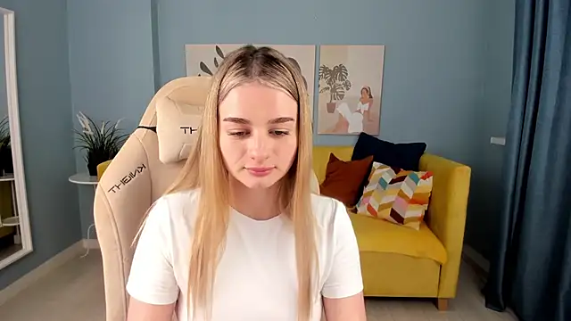 Snapshot of SweetyLicky chatting on October 16, 5:04 pm SweetyLicky online show from October 16, 5:04 pm