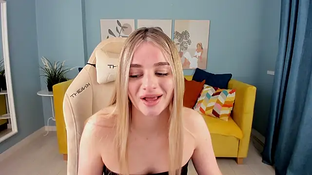 Snapshot of SweetyLicky chatting on October 17, 5:05 pm SweetyLicky online show from October 17, 5:05 pm