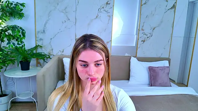 SweetyLicky online show from March 18, 4:01 pm