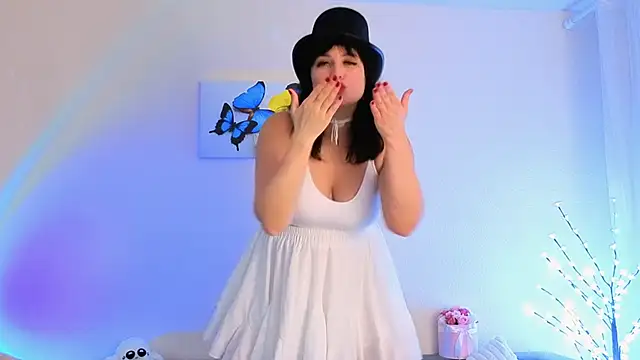 Bella Hillss online show from December 19, 8:34 pm