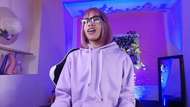 Snapshot of Katy_bratz_ chatting on October 4, 3:01 am Katy bratz online show from October 4, 3:01 am