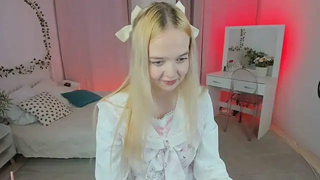 BellaMontgomery online show from October 15, 10:01 pm