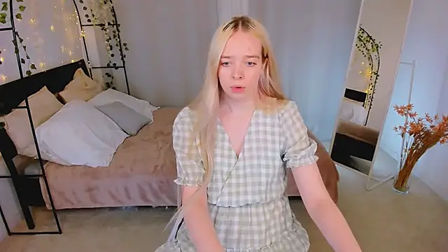 BellaMontgomery online show from May 19, 9:44 pm