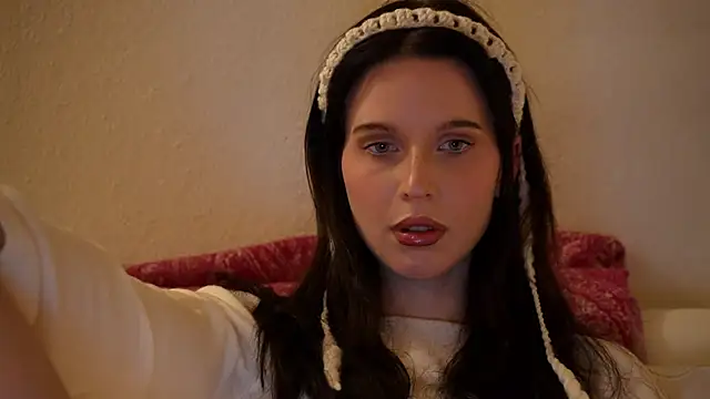 ellaa91 online show from December 14, 2:45 pm