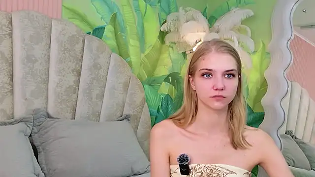 4example Chloe online show from July 13, 6:25 am