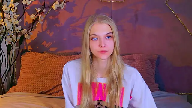 4example Chloe online show from October 20, 11:24 am