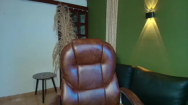 Snapshot of DanielaMonroe chatting on October 18, 9:27 pm DanielaMonroe online show from October 18, 9:27 pm