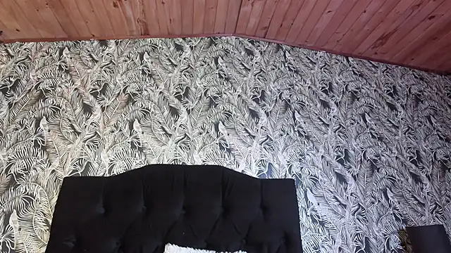 Snapshot of DanielaMonroe chatting on October 14, 8:33 pm DanielaMonroe online show from October 14, 8:33 pm