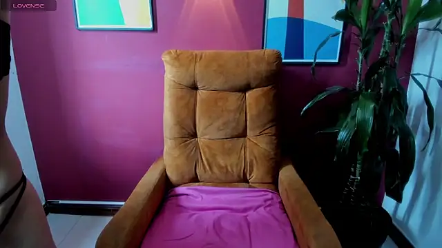 Snapshot of DanielaMonroe chatting on October 10, 5:51 pm DanielaMonroe online show from October 10, 5:51 pm