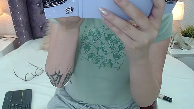 RavenLove  online show from September 28, 2:00 pm