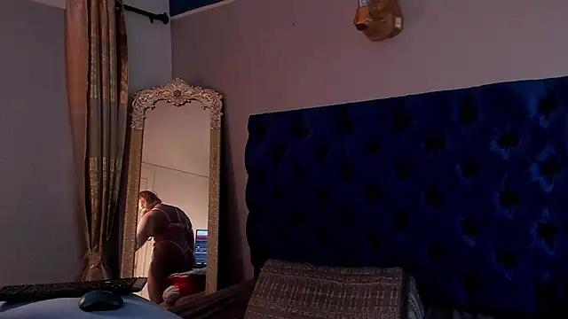 Snapshot of TANISHA_HILL chatting on October 10, 8:03 pm TANISHA HILL online show from October 10, 8:03 pm