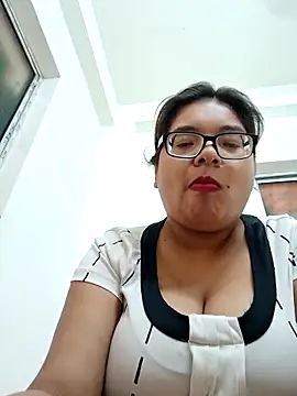 Elie couple143 online show from December 3, 7:33 am