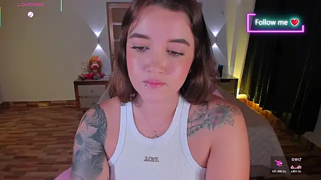 lunaarose online show from April 10, 6:30 am