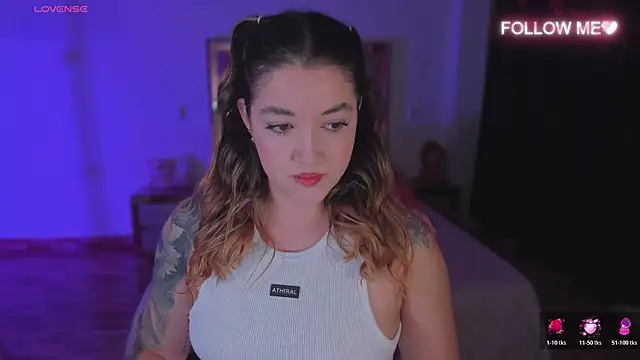 lunaarose online show from November 26, 3:40 am