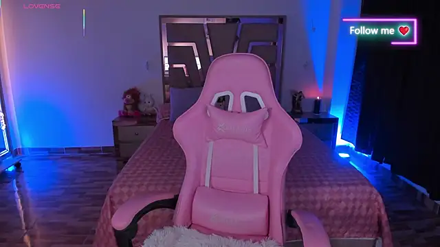 lunaarose online show from April 16, 3:07 am