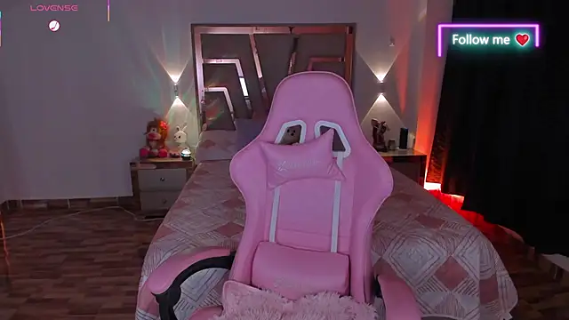 lunaarose online show from March 4, 4:19 am