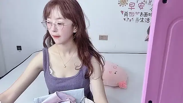 nini a online show from October 8, 10:19 am