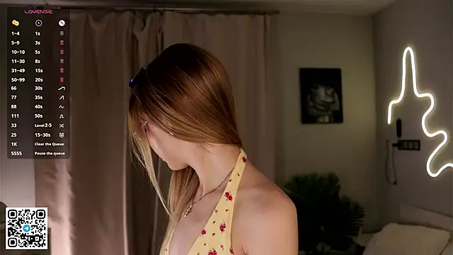 BeatrixCharton online show from October 5, 7:30 pm