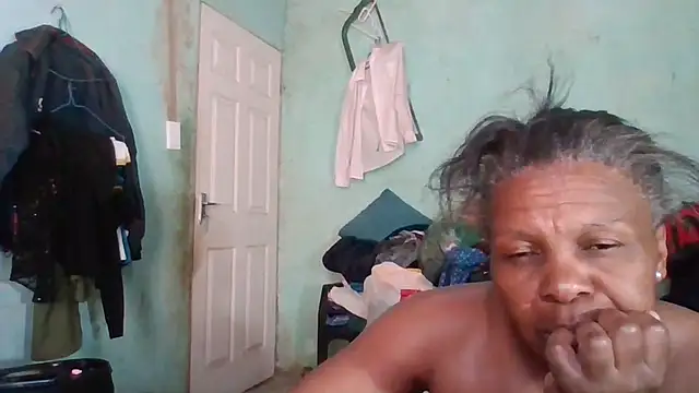 Snapshot of Nicky52 chatting on October 3, 10:31 am Nicky52 online show from October 3, 10:31 am