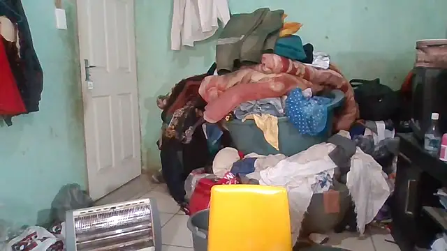 Snapshot of Nicky52 chatting on October 20, 10:40 am Nicky52 online show from October 20, 10:40 am