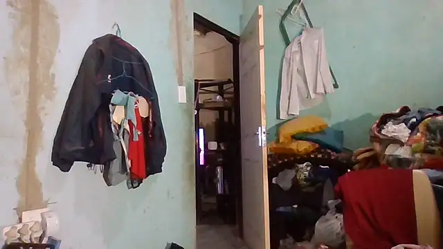 Snapshot of Nicky52 chatting on October 31, 6:23 pm Nicky52 online show from October 31, 6:23 pm