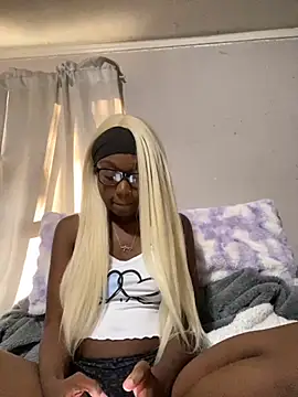Snapshot of HennessyBaby21 chatting on October 22, 12:54 pm HennessyBaby21 online show from October 22, 12:54 pm