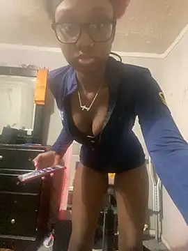 Snapshot of HennessyBaby21 chatting on October 9, 2:15 am HennessyBaby21 online show from October 9, 2:15 am
