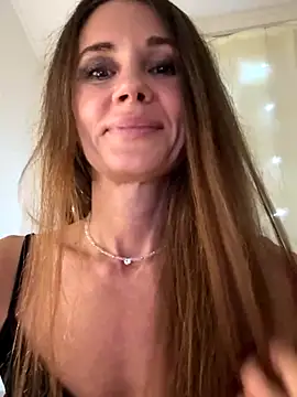 Snapshot of LucieMack chatting on September 18, 5:22 pm LucieMack online show from September 18, 5:22 pm