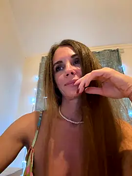 Snapshot of LucieMack chatting on September 9, 6:08 pm LucieMack online show from September 9, 6:08 pm