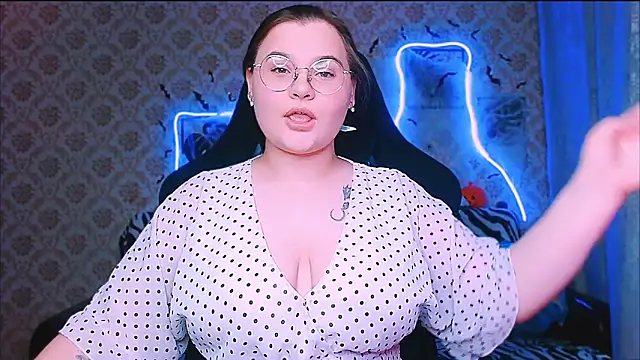 InLoveWithLife26 online show from October 31, 8:13 pm