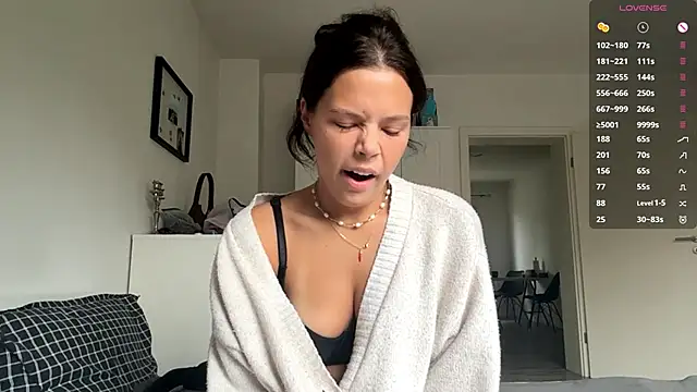 Snapshot of MaydaCornwall chatting on October 11, 7:13 am MaydaCornwall online show from October 11, 7:13 am