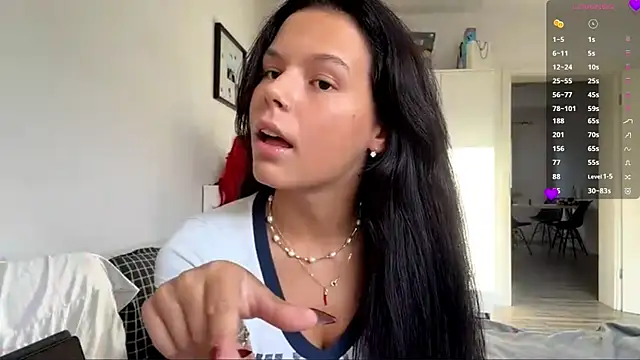 Snapshot of MaydaCornwall chatting on October 26, 3:07 pm MaydaCornwall online show from October 26, 3:07 pm