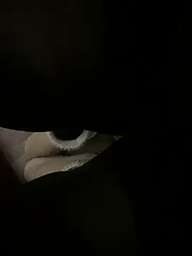 HiddenHoneyLDN online show from October 6, 5:35 am