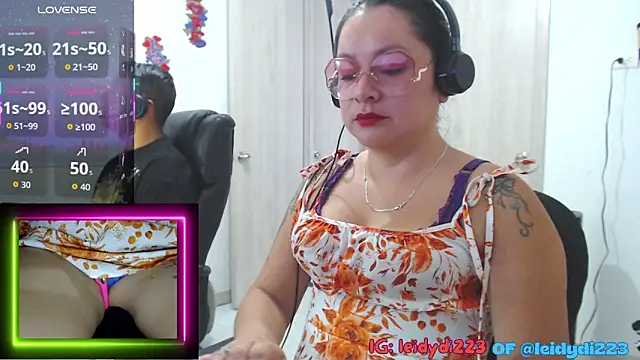 Snapshot of leidydi223 chatting on September 9, 1:33 pm leidydi223 online show from September 9, 1:33 pm