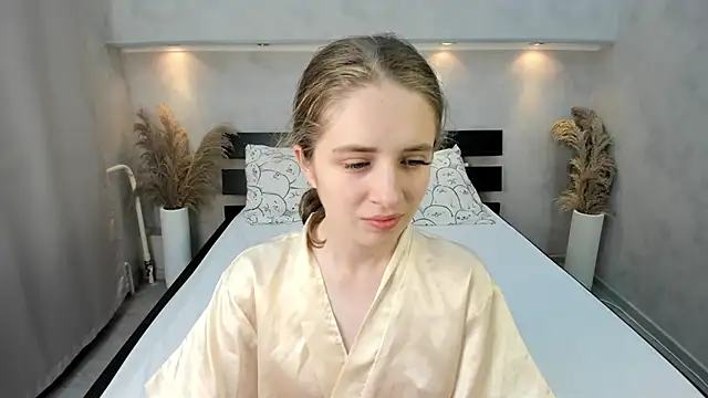 Snapshot of Camilla_Kelly chatting on October 22, 1:10 am Camilla Kelly online show from October 22, 1:10 am