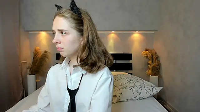 Snapshot of Camilla_Kelly chatting on October 3, 1:00 am Camilla Kelly online show from October 3, 1:00 am