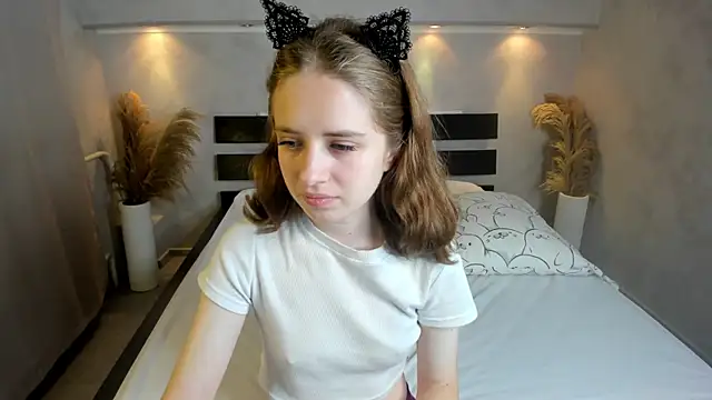 Snapshot of Camilla_Kelly chatting on October 10, 1:32 am Camilla Kelly online show from October 10, 1:32 am