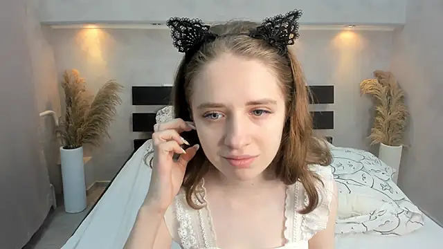 Snapshot of Camilla_Kelly chatting on October 16, 1:19 am Camilla Kelly online show from October 16, 1:19 am