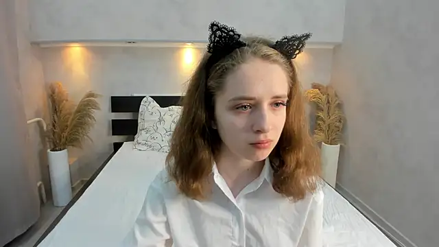 Snapshot of Camilla_Kelly chatting on October 12, 1:52 am Camilla Kelly online show from October 12, 1:52 am