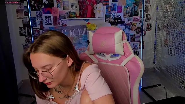 Maryyy May online show from September 10, 5:57 pm