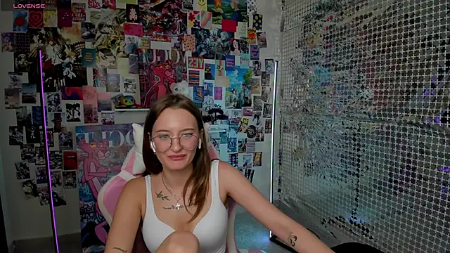 Maryyy May online show from September 8, 5:01 pm