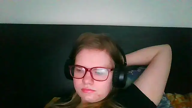 Moonolighta online show from March 10, 8:51 am