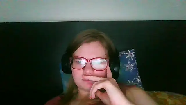 Moonolighta online show from October 26, 7:48 am